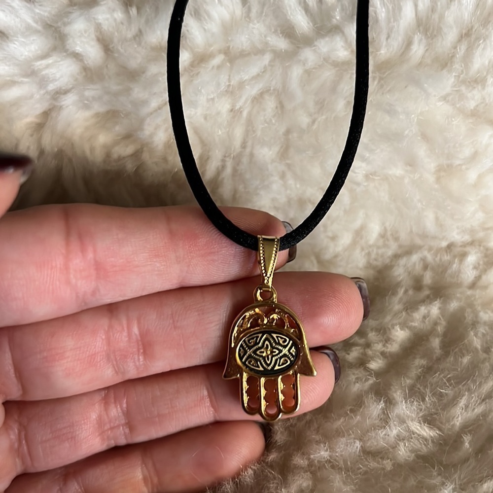 NWOT Alex and ani hasma necklace